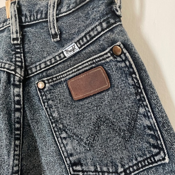 Wrangler High Waisted Acid Wash Jeans - Picture 3 of 3